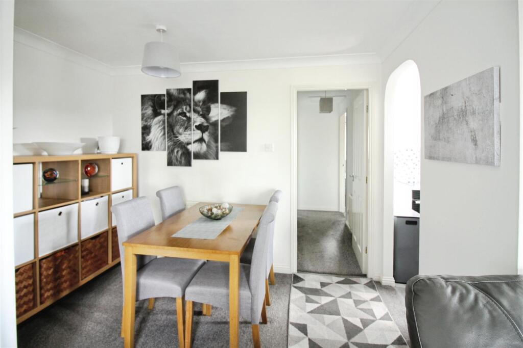 Lounge/Dining Room