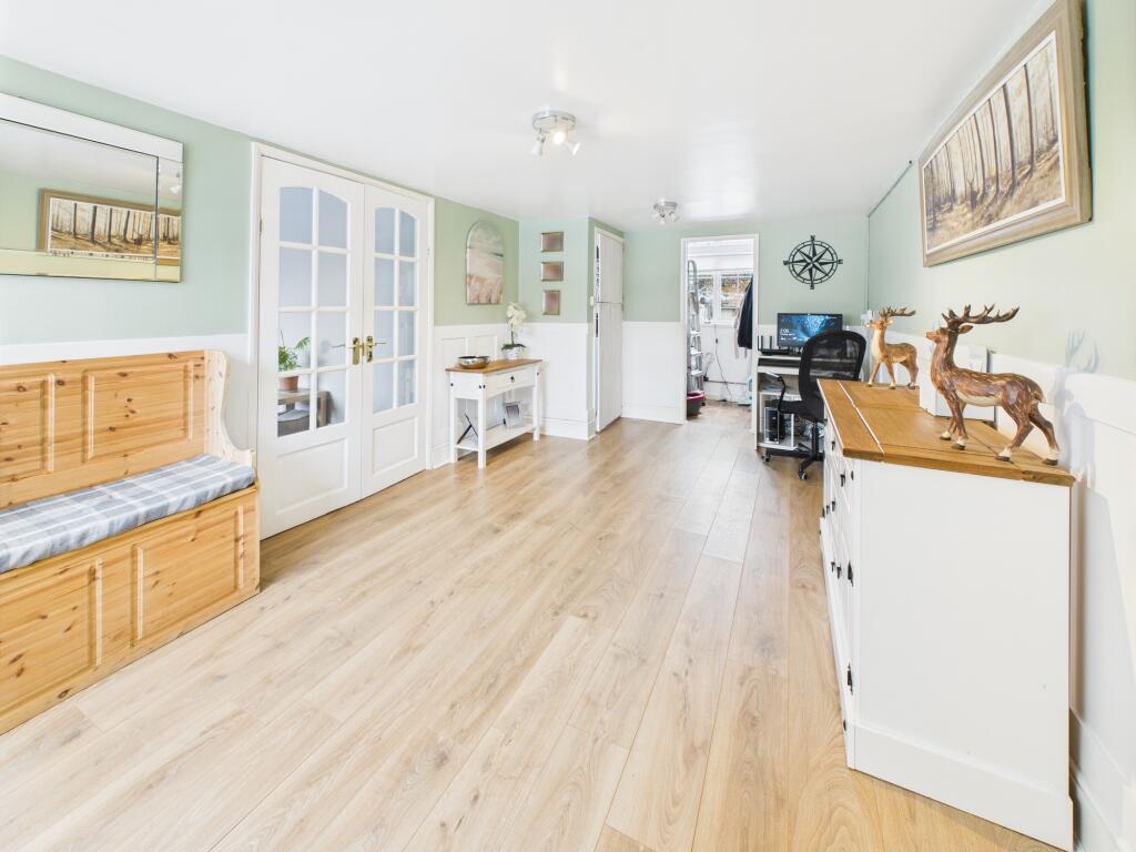 CAM02871G0-PR0472-STILL003