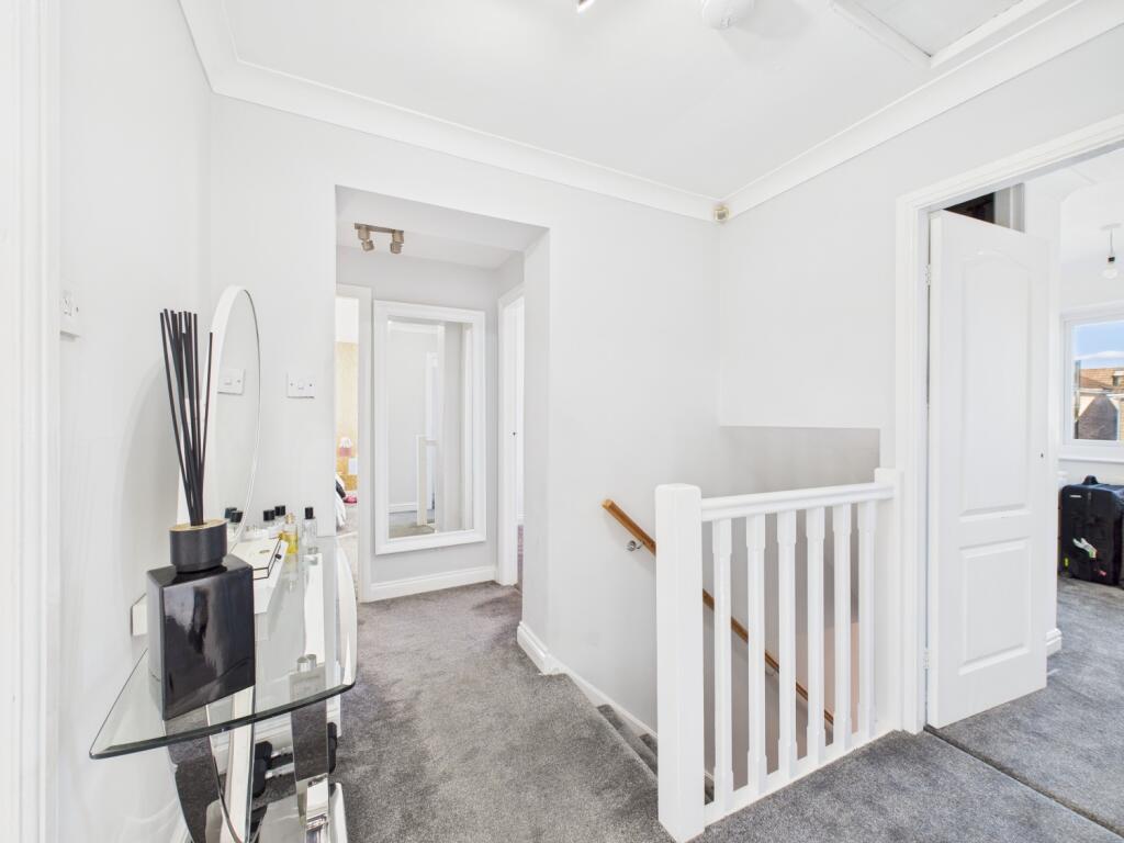 CAM02093G0-PR0058-STILL006