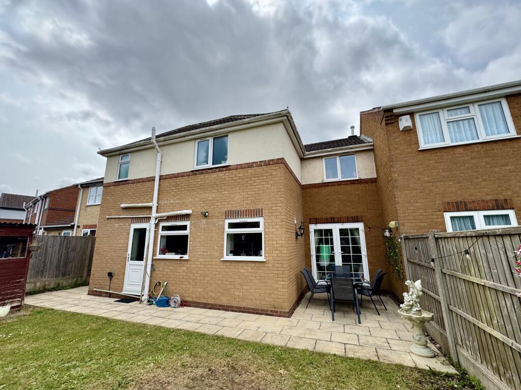 rear garden &amp; patio