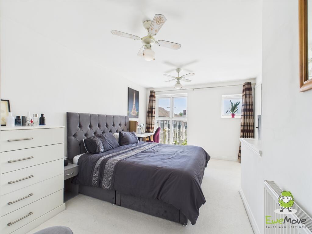 EweMove Estate Agents Basingstoke - Sinclair Drive