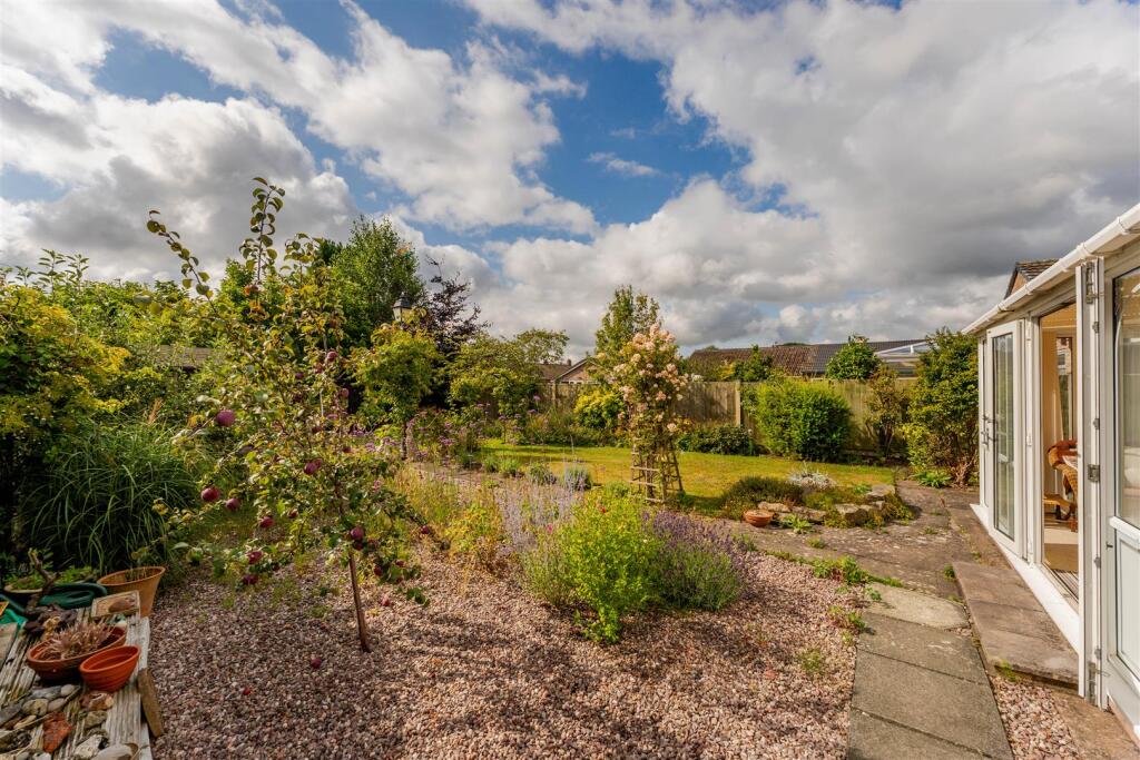 Beautiful Rear Garden