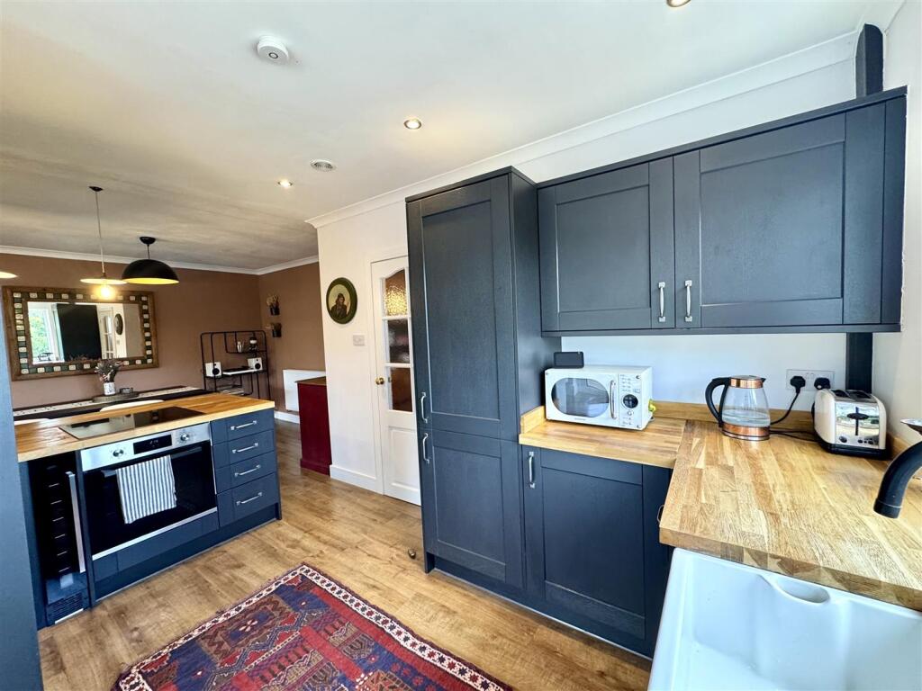 KITCHEN/BREAKFAST/DINING ROOM