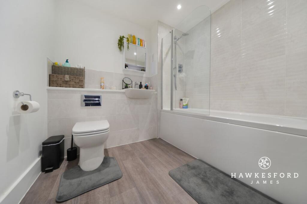 Beckett Court - Bathroom