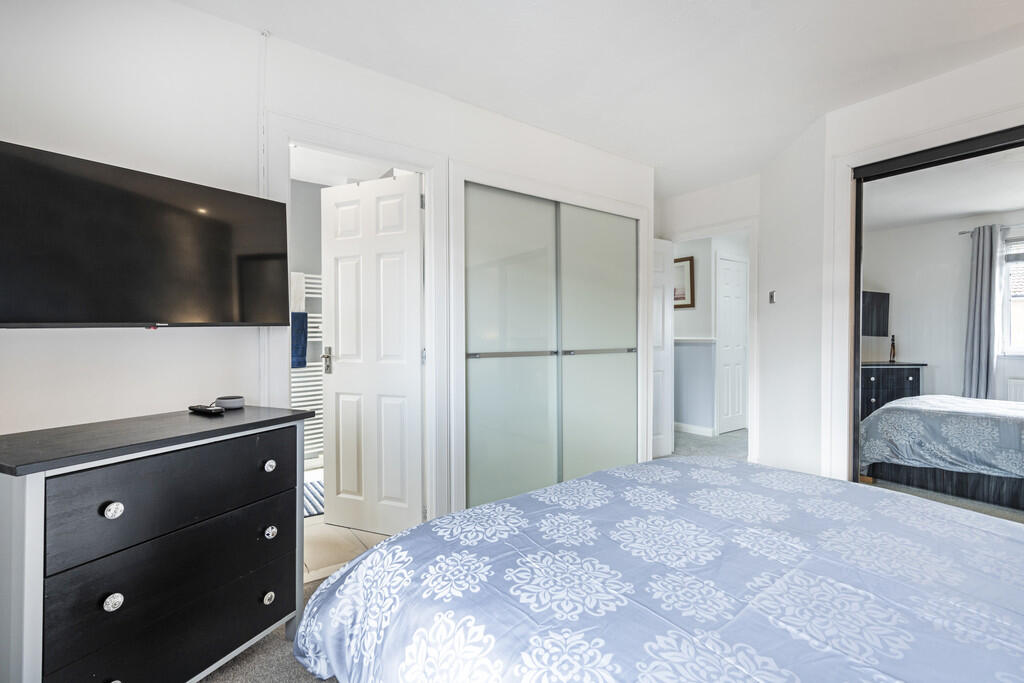 8 Fowler Cresent,...