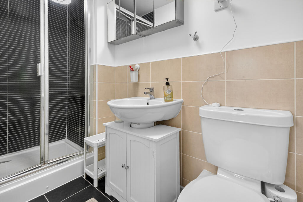 18critchercloselarge12