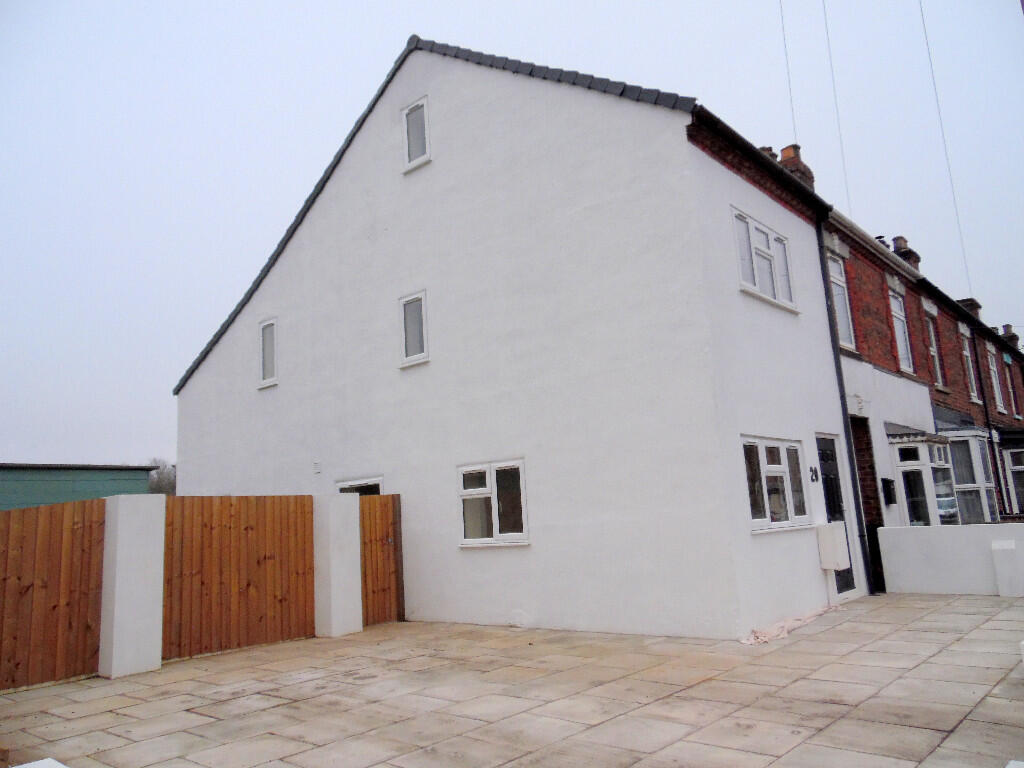 FRONT &amp; DRIVEWAY