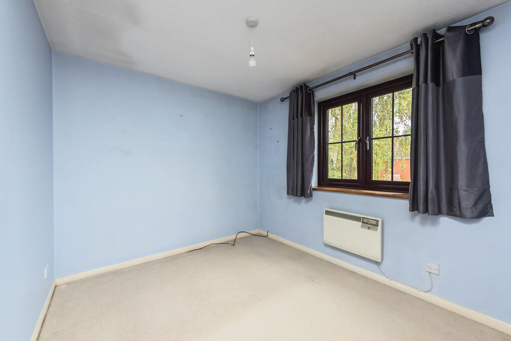 4 Thorburn Chase ...