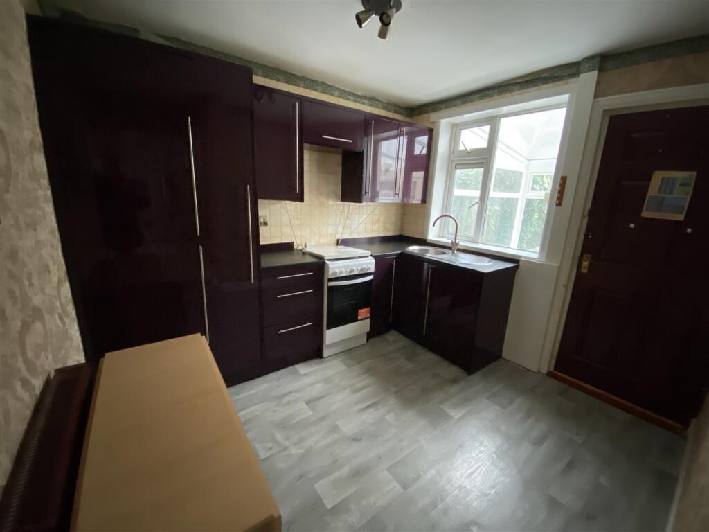 Kitchen: