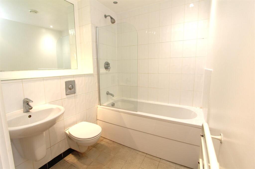 Bathroom.JPG