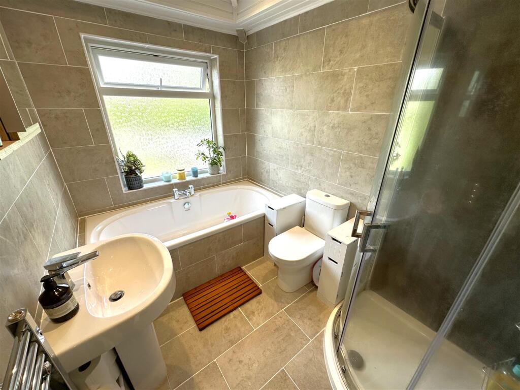 Four-Piece Bathroom 948
