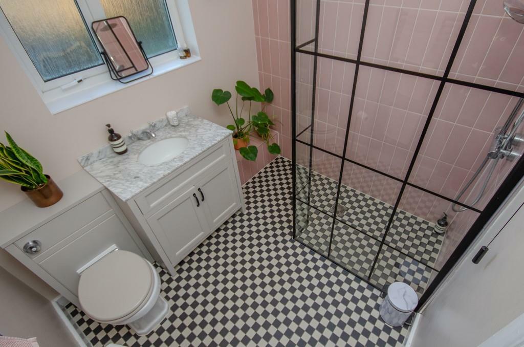Shower room.jpg