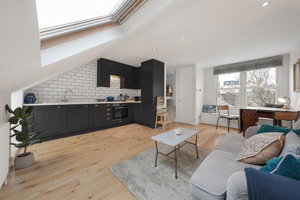 Kitchen (2).jpg