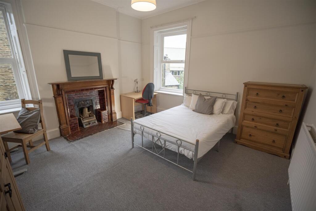 15 beach hill road bedroom 1.jpg