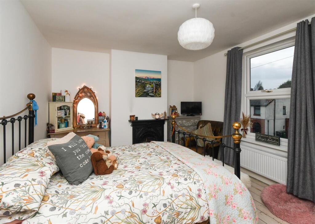 40 Westbourne Road - Bedroom 1.jpg