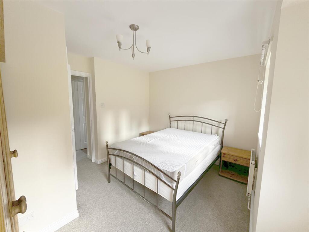 Bed1a.JPG