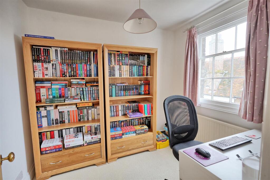 STUDY/DRESSING AREA
