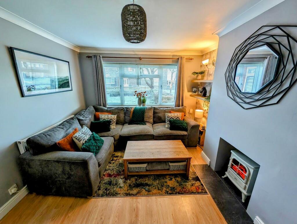 66 mERLIN wAY LOUNGE 2.jpg