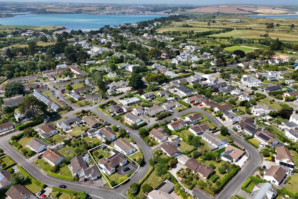 66b360ae93fe5_Lowlands_white line_low res