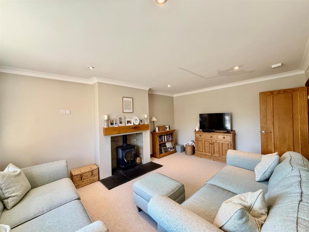 lounge 1.jpg