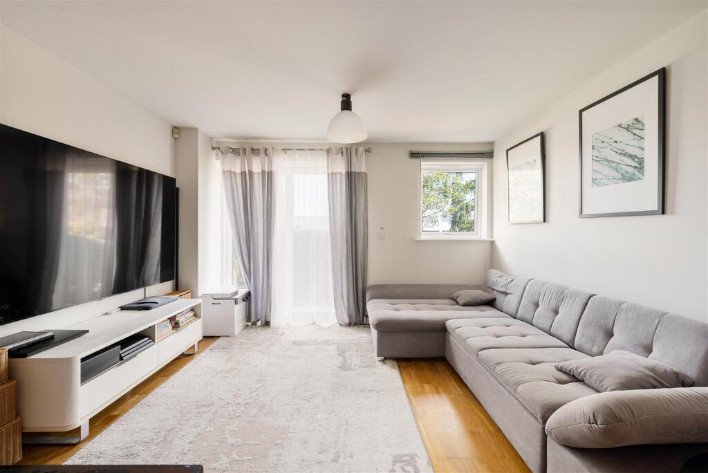 Mornington Road, IG8