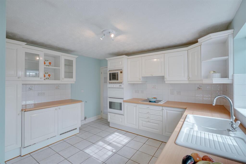 15 Elliott Cl, Newmarket--21.jpg