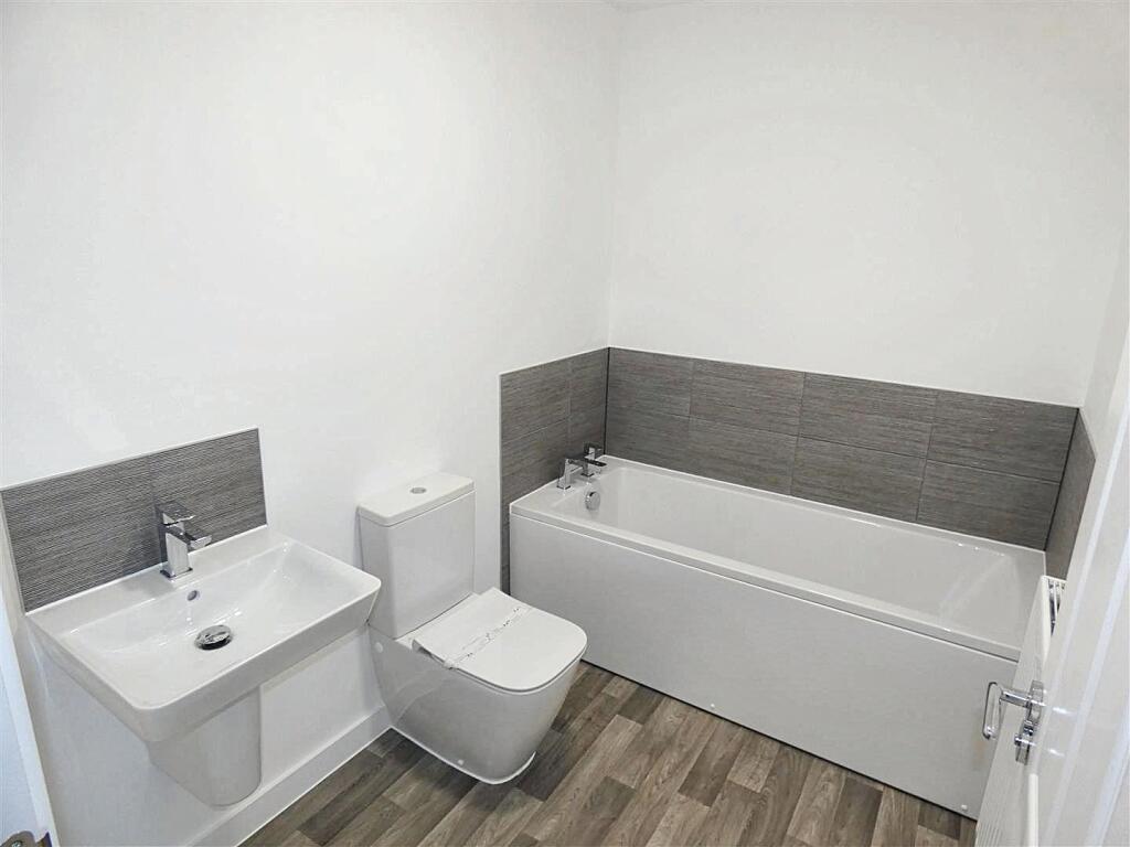 Family Bathroom.jpeg