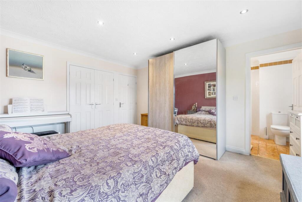 28 Ashton Hall Drive (Wyberton)-34.jpg