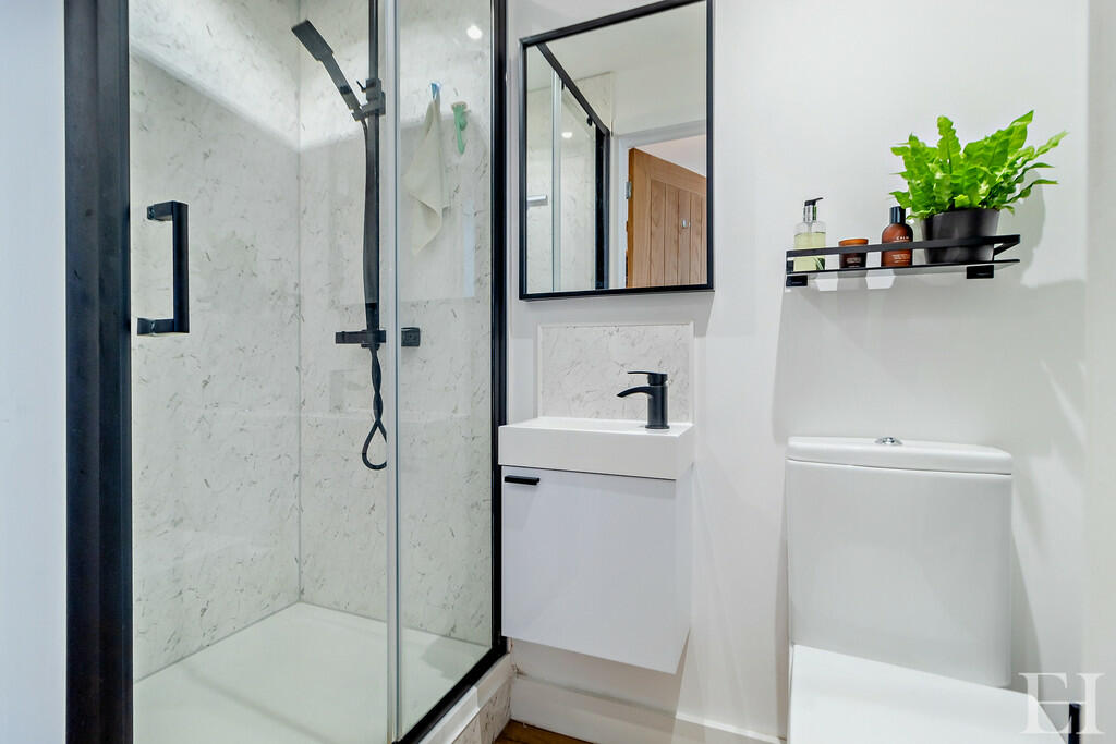 8628060-interior1...