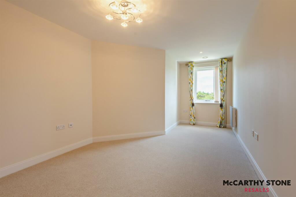 8594532-interior02-800.JPG
