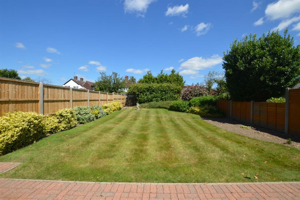 230 Lyndhurst Avenue gdn sunny a.JPG