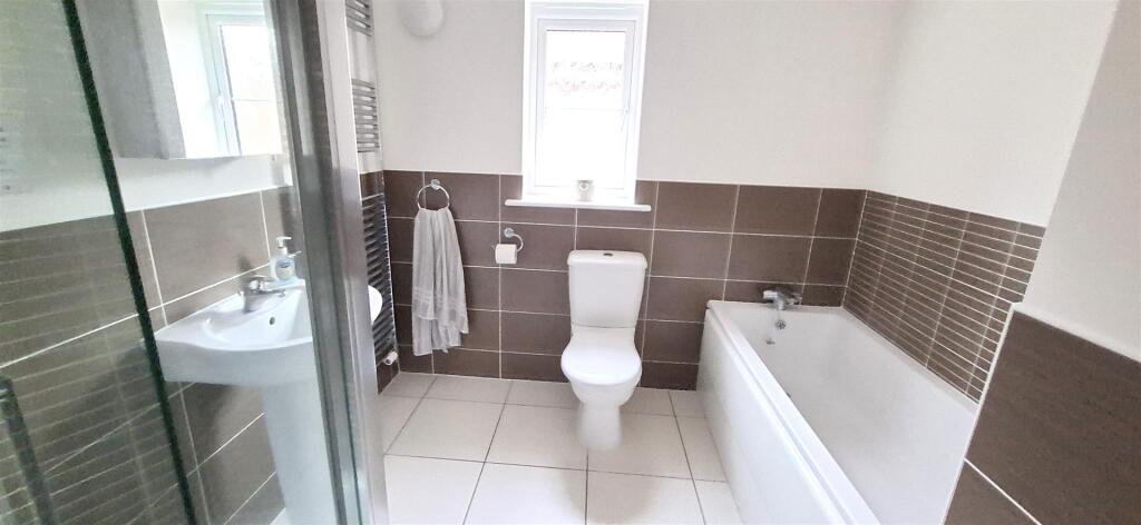 FAMILY BATHROOM
