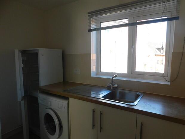 2 Gatcombe House Kitchen (2)