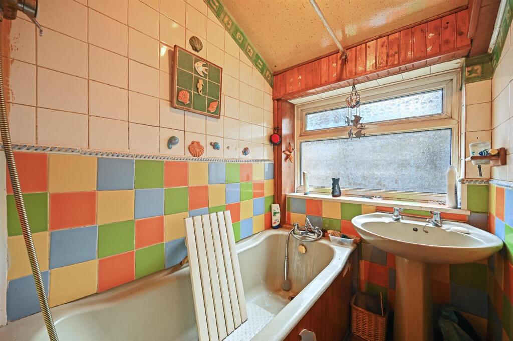 RCAJ- 35 etta street- bathroom 3 (1).jpg