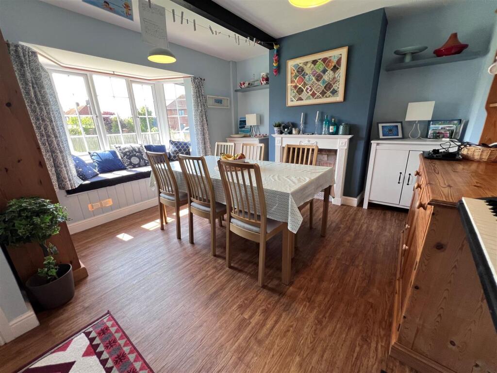 Dining area 2.jpg