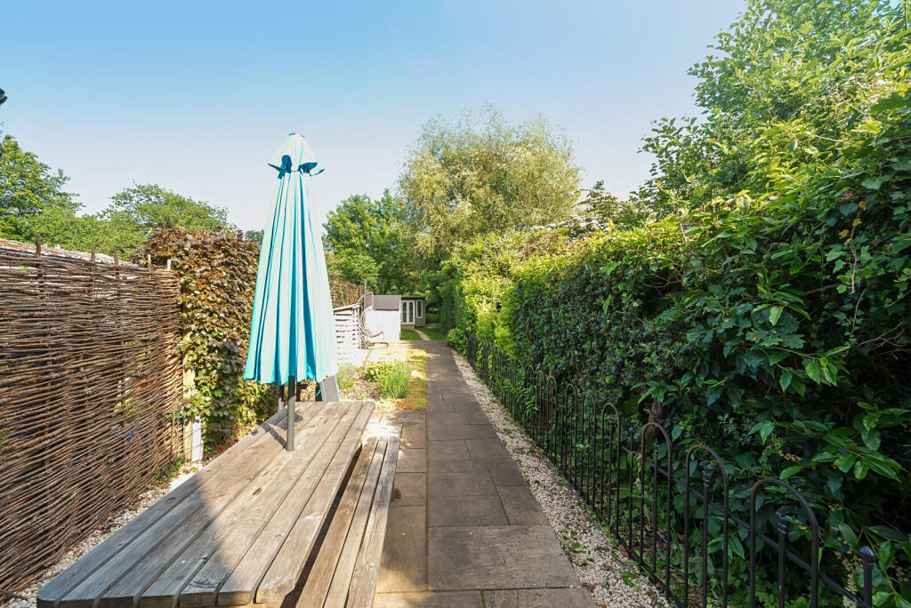 1309358-7-684b076...