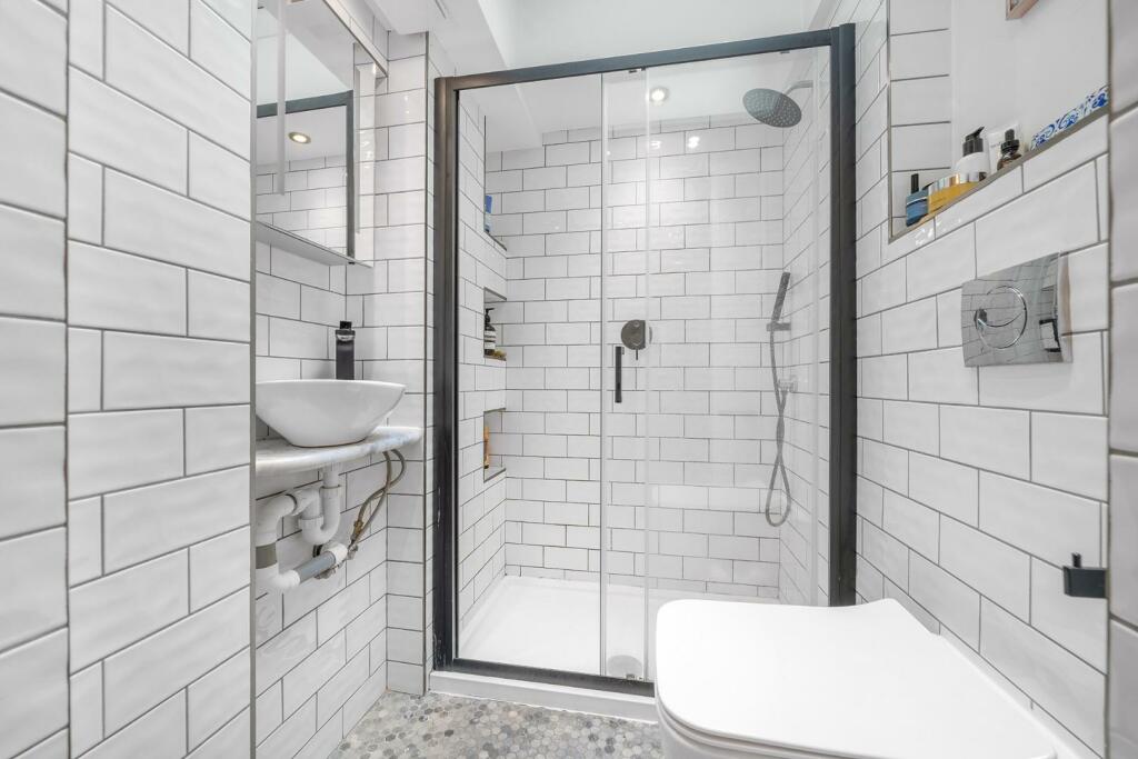 En-Suite Bathroom.jpg