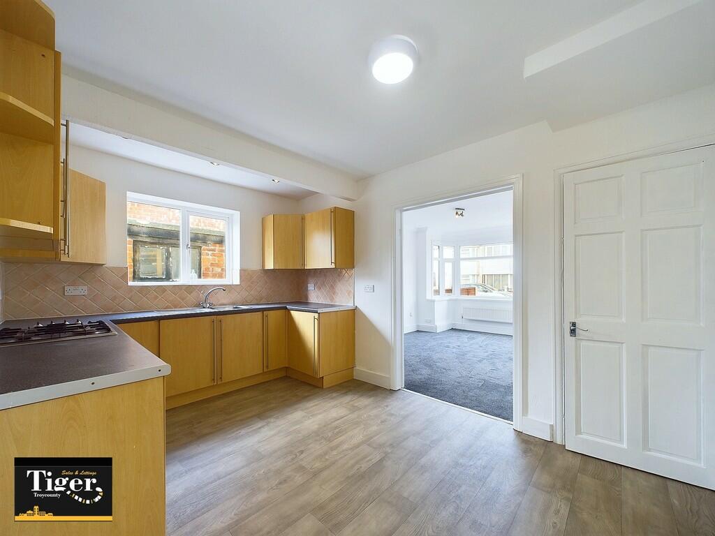 CAM02176G0-PR0352...