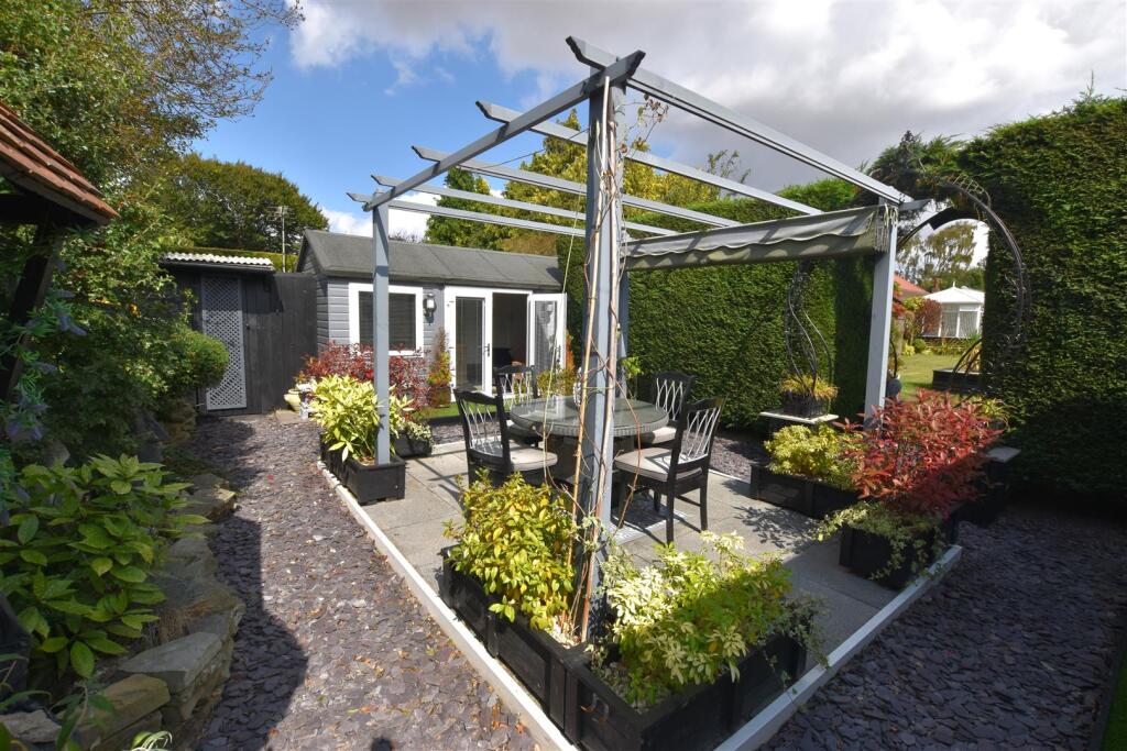 Garden Seating Area.JPG