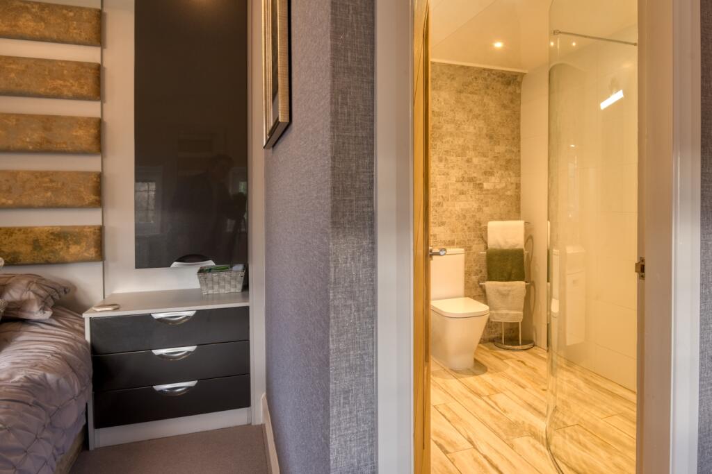 Principal bedroom En Suite