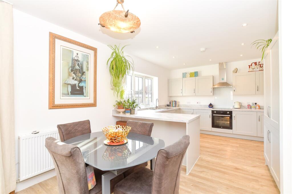 Kitchen/ Dining Area