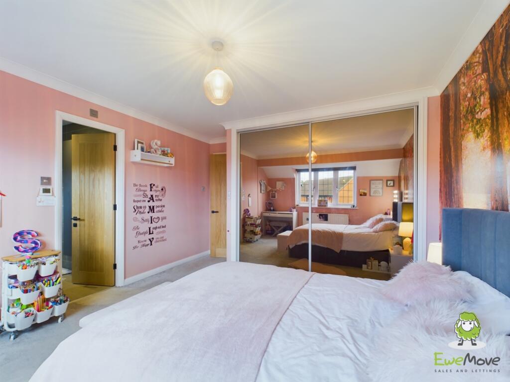 CAM03778G0-PR0171-STILL043