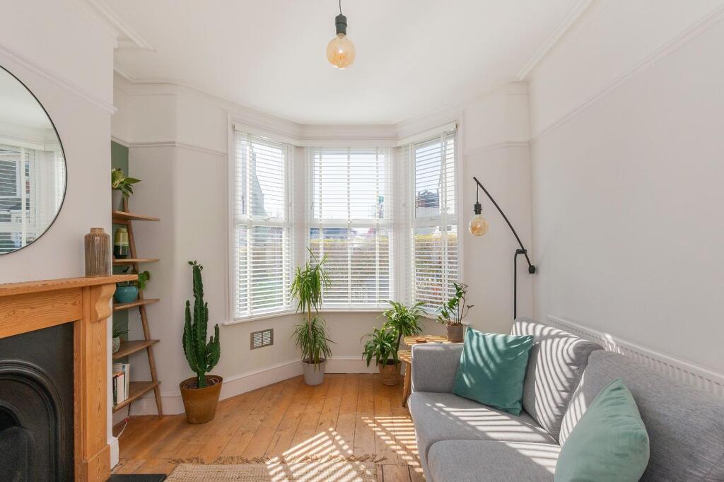 1T6RHD - Living Room D.jpg