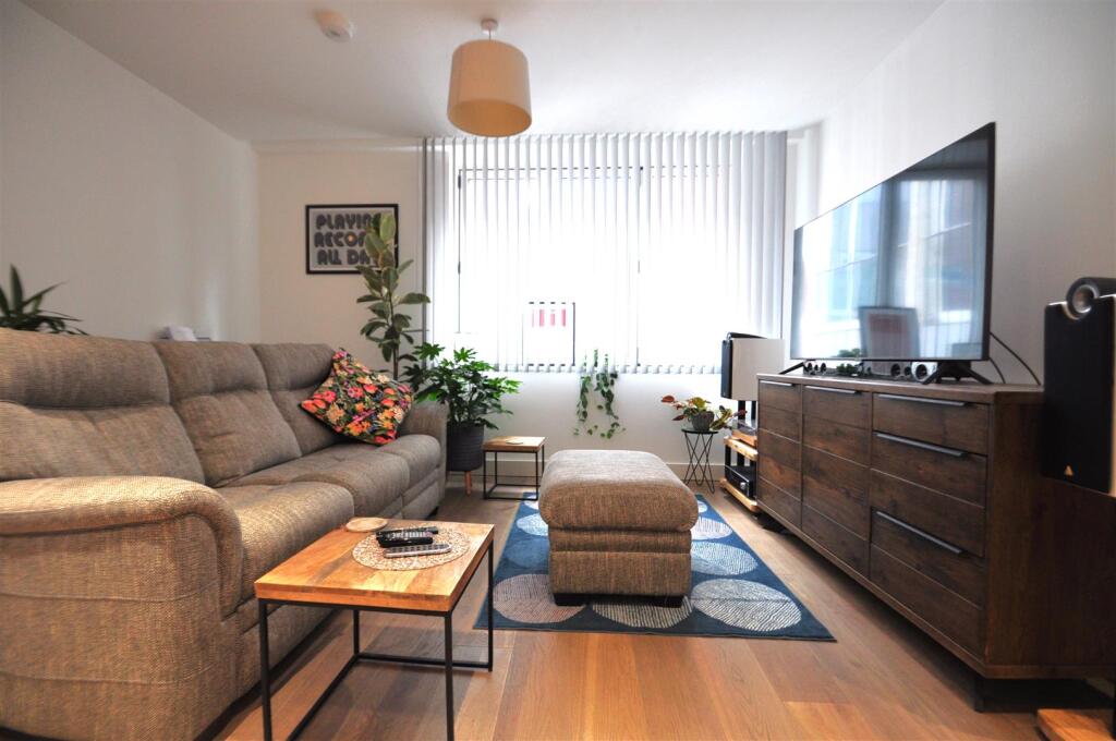 Open Plan Kitchen &amp; Living Area
