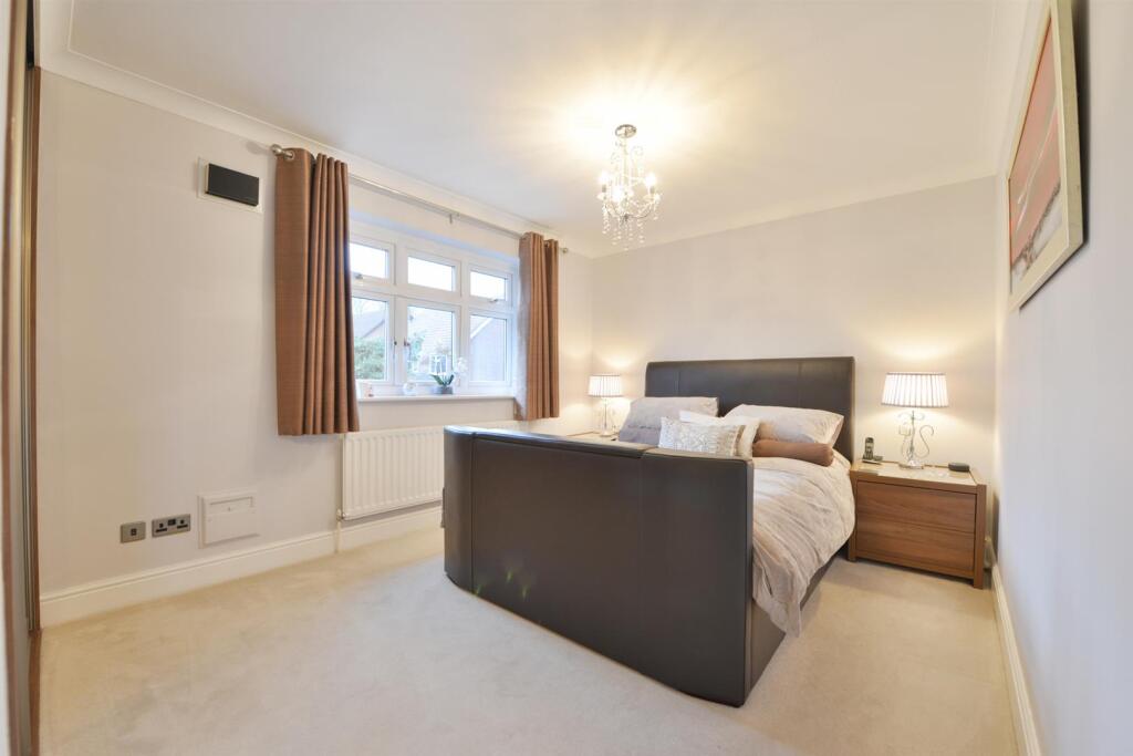 Russett Close16.jpg