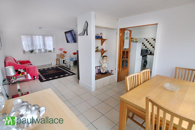 Lounge/Dining Area