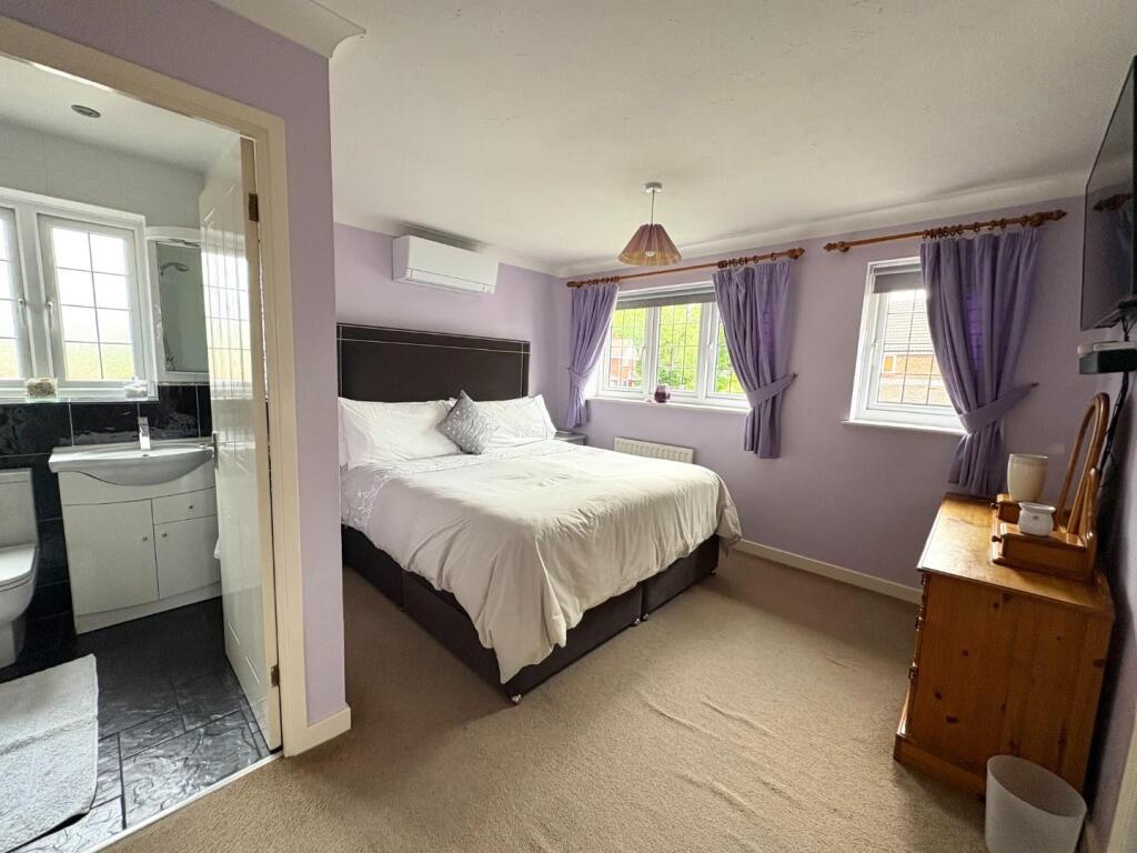 Master Bedroom &amp; En Suite