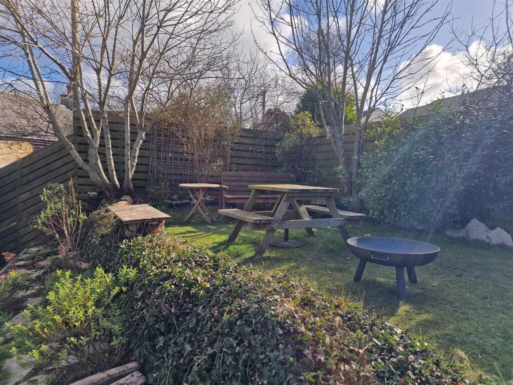 Garden Seating.