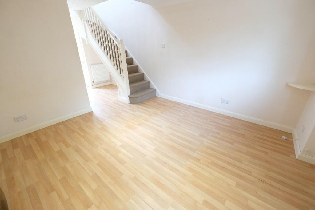SITTING/DINING ROOM