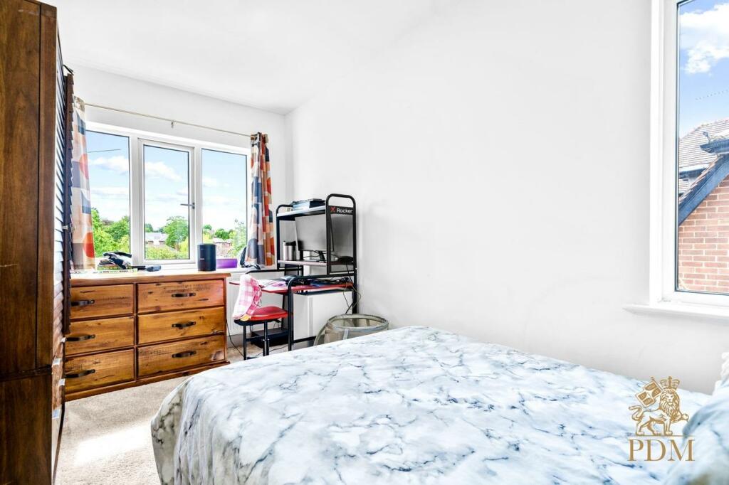 2 Parkside Wollaton NG8 2NN